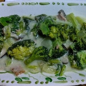 白菜とブロッコリーとしめじのクリーム煮